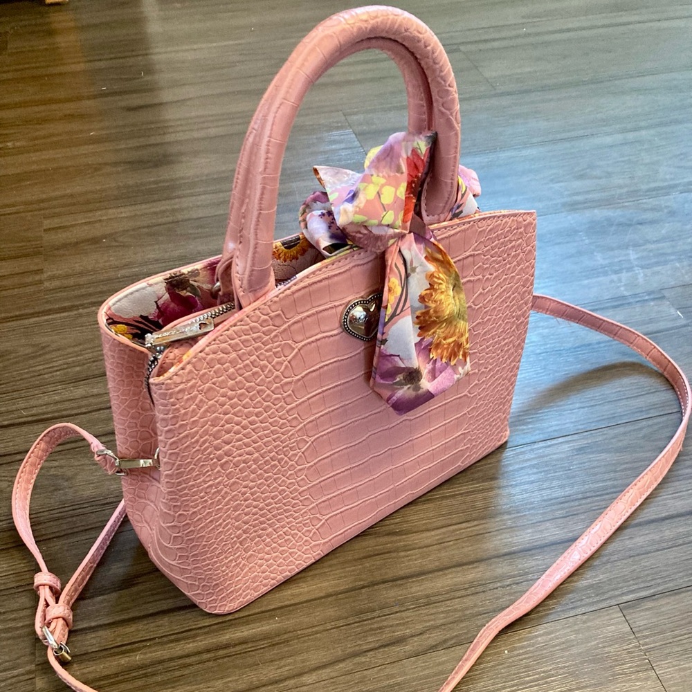 NWOT pink Betsy Johnson purse